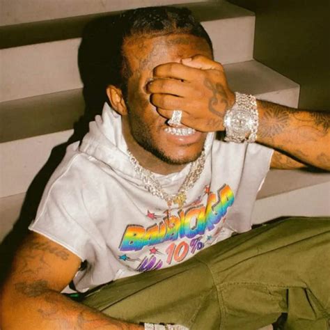 Lil Uzi Vert – Iced Out My Wrist Lyrics .